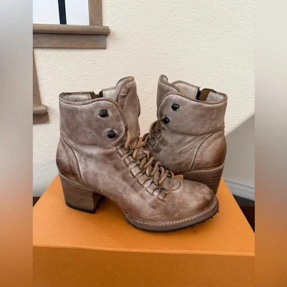 Freebird by Steven “Devin” Lace-Up Leather Ankle Boots Distressed Taupe Chic - Picture 1 of 12